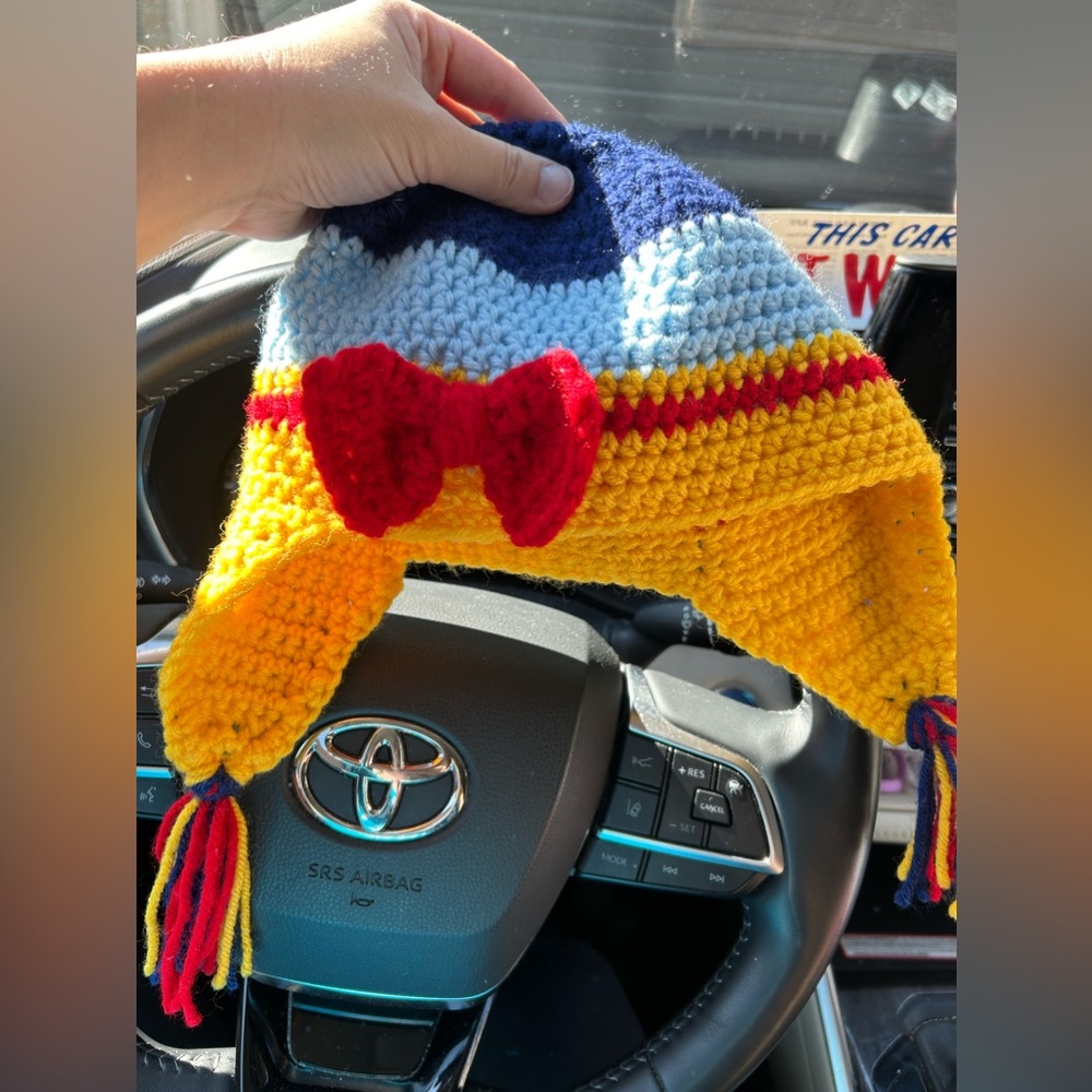 Disney Snow White handmade knitted hat for toddlers NEW